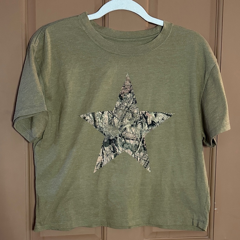 Olive Star Graphic Women's Tee